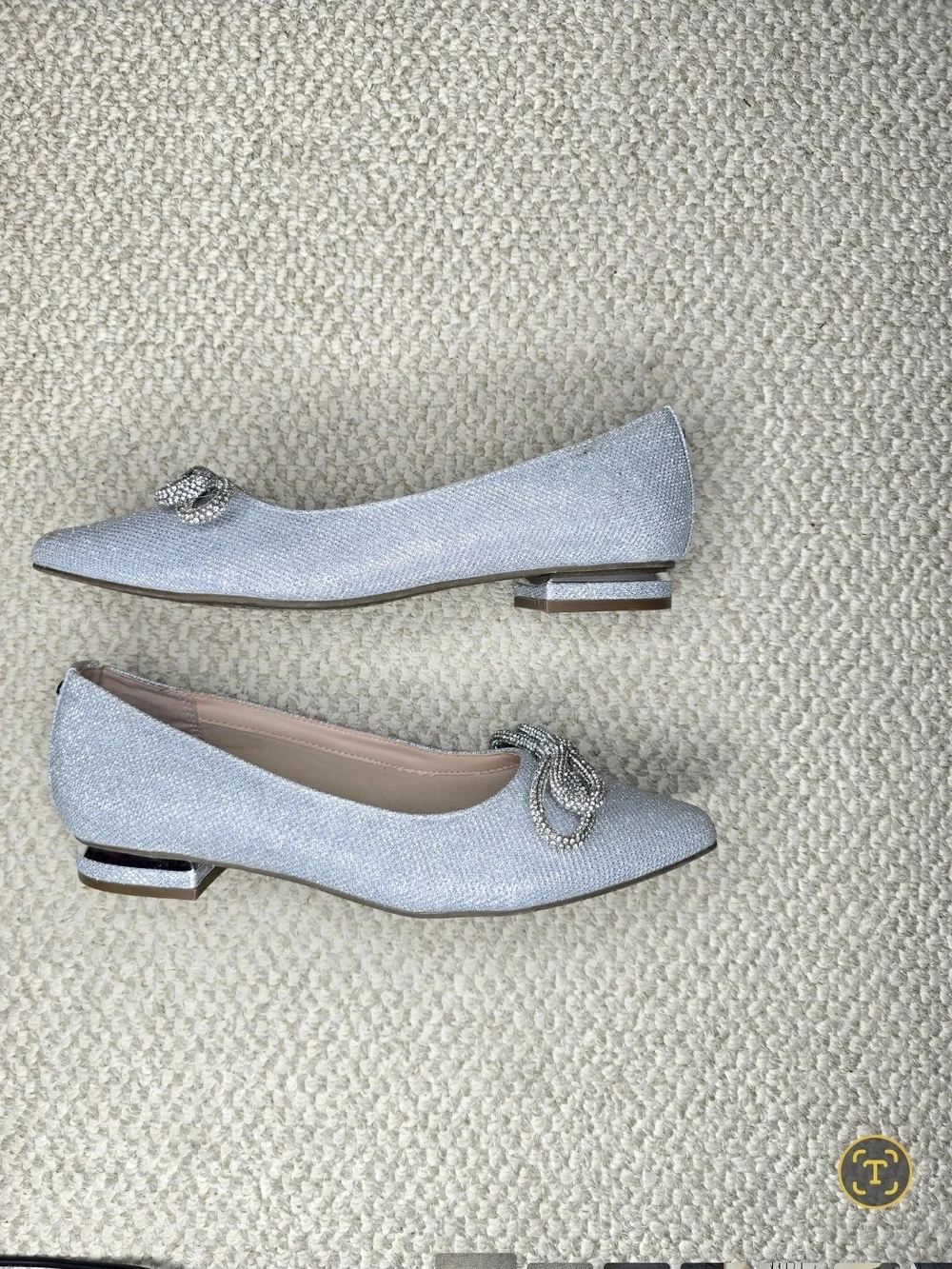 Jones New York Quinnie Sparkling Silver Pointed Toe Flats with Bow 8.5